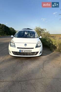 Минивэн Renault Grand Scenic 2010 в 