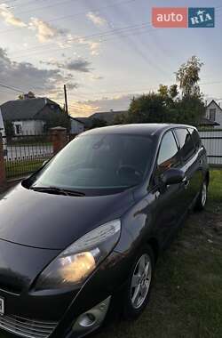 Минивэн Renault Grand Scenic 2011 в 