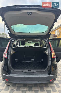 Минивэн Renault Grand Scenic 2010 в 