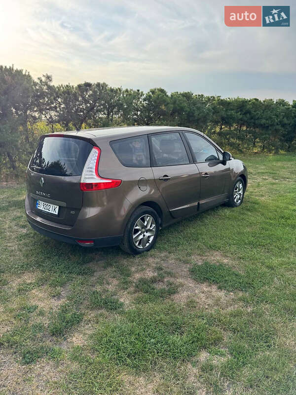 Мінівен Renault Grand Scenic 2011 в Кременчуці фото 5 Мінівен Renault Grand Scenic 2011 в Кременчуці