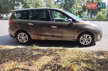 Минивэн Renault Grand Scenic 2011 в 