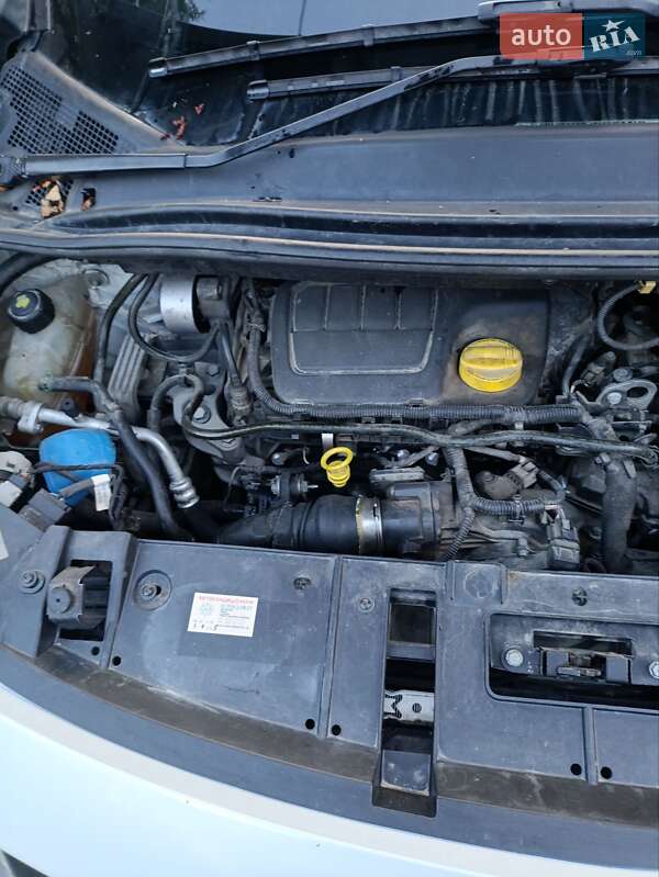 Мінівен Renault Grand Scenic 2015 в Пустомитах