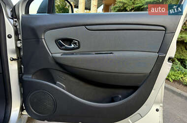 Минивэн Renault Grand Scenic 2012 в 