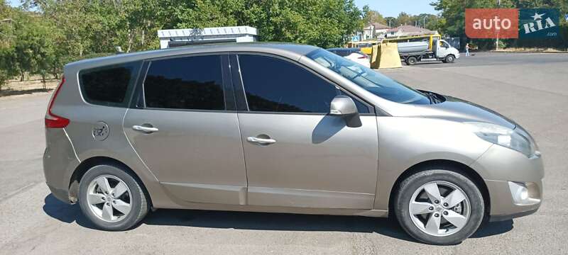 Мінівен Renault Grand Scenic 2011 в Одесі фото 10 Мінівен Renault Grand Scenic 2011 в Одесі