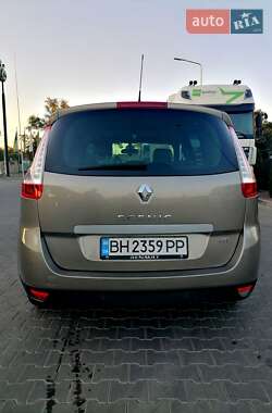 Минивэн Renault Grand Scenic 2011 в 