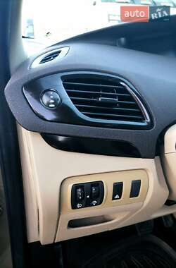 Минивэн Renault Grand Scenic 2011 в 