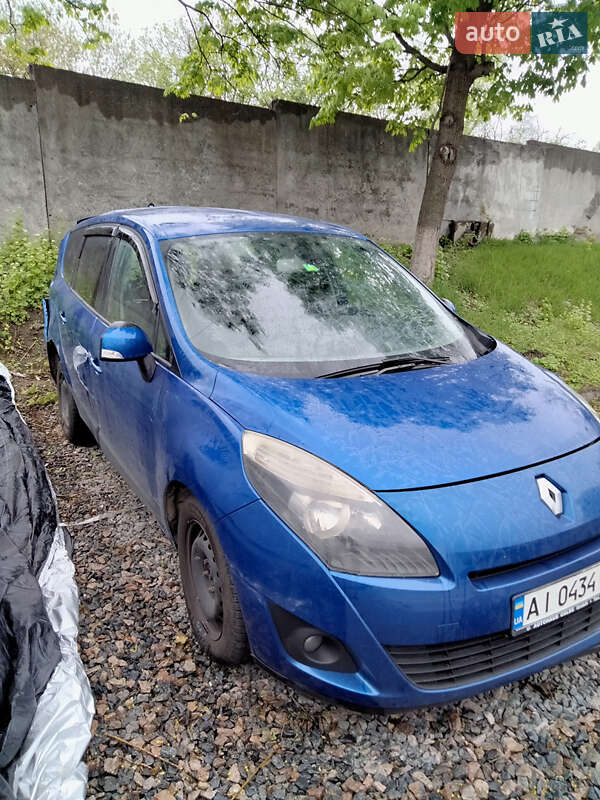 Минивэн Renault Grand Scenic 2010 в 