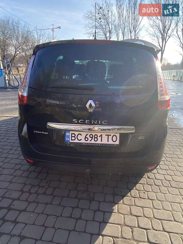 Минивэн Renault Grand Scenic 2015 в 
