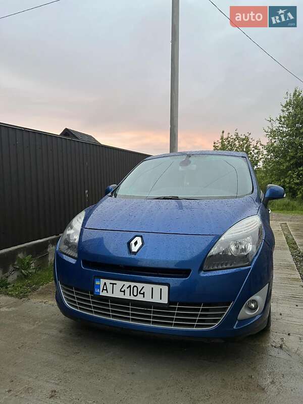 Минивэн Renault Grand Scenic 2010 в 