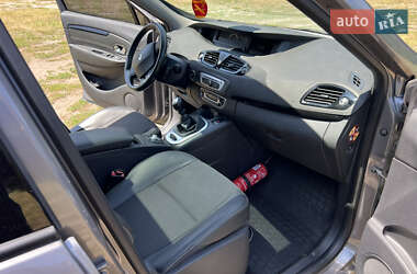 Минивэн Renault Grand Scenic 2015 в 