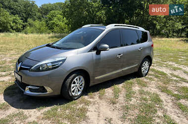 Минивэн Renault Grand Scenic 2015 в 