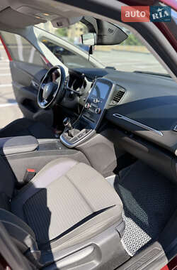 Минивэн Renault Grand Scenic 2017 в 
