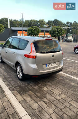 Минивэн Renault Grand Scenic 2011 в 