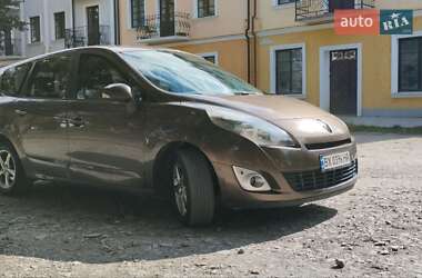 Минивэн Renault Grand Scenic 2011 в 