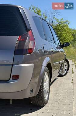 Минивэн Renault Grand Scenic 2004 в 