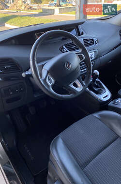 Минивэн Renault Grand Scenic 2012 в 