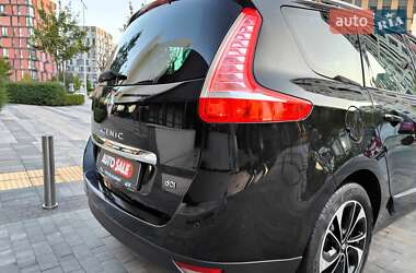 Минивэн Renault Grand Scenic 2015 в 