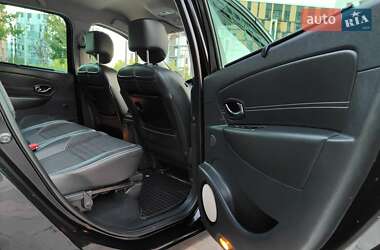 Минивэн Renault Grand Scenic 2015 в 