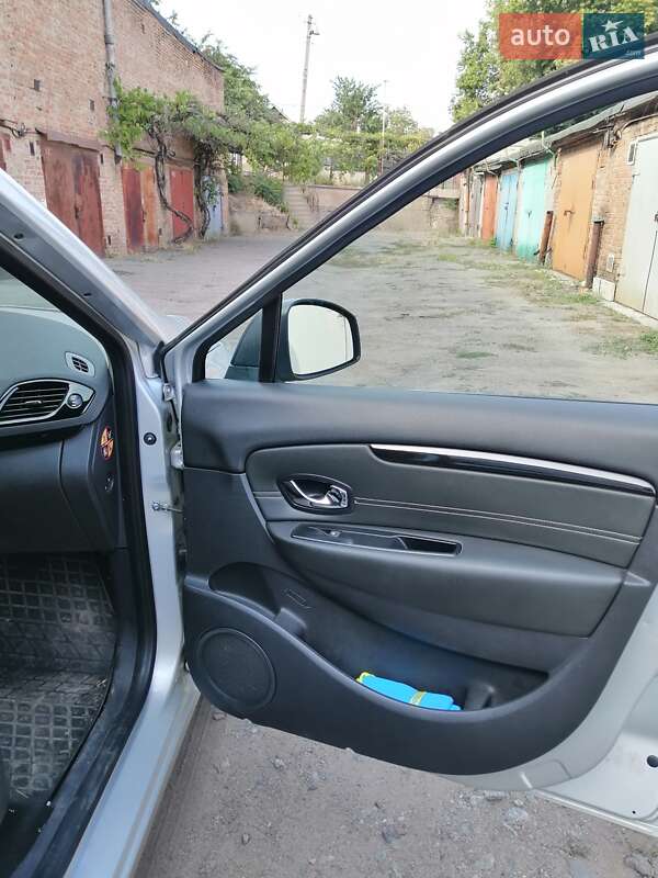 Мінівен Renault Grand Scenic 2014 в Кривому Розі фото 35 Мінівен Renault Grand Scenic 2014 в Кривому Розі