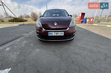 Минивэн Renault Grand Scenic 2012 в 