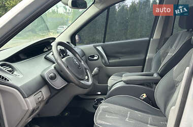 Минивэн Renault Grand Scenic 2004 в  фото 10 Минивэн Renault Grand Scenic 2004 в