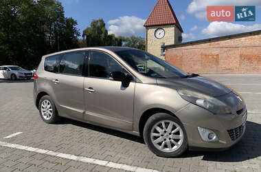 Минивэн Renault Grand Scenic 2011 в 