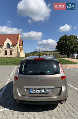 Минивэн Renault Grand Scenic 2011 в 