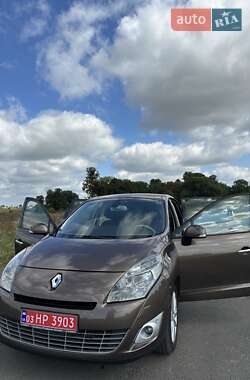 Минивэн Renault Grand Scenic 2010 в 