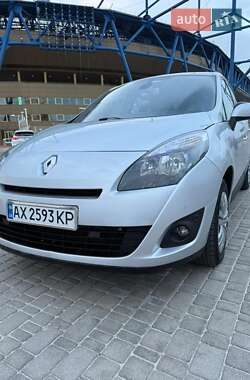 Минивэн Renault Grand Scenic 2009 в 