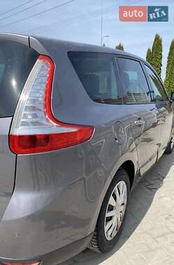 Минивэн Renault Grand Scenic 2010 в 