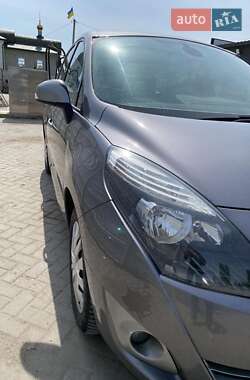 Минивэн Renault Grand Scenic 2010 в 
