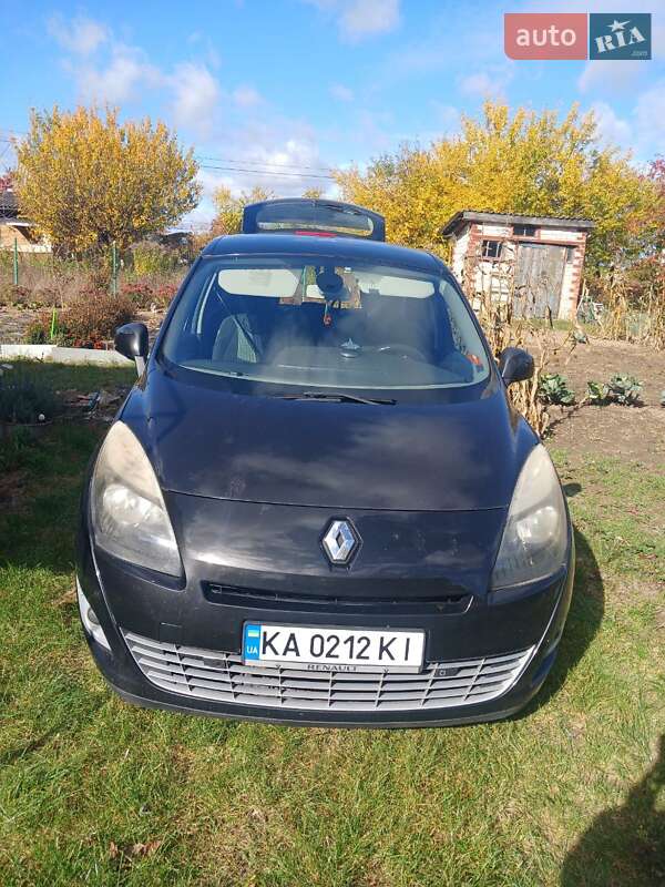 Минивэн Renault Grand Scenic 2010 в 