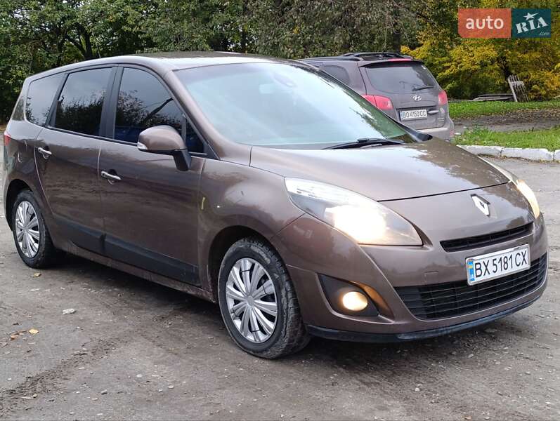 Минивэн Renault Grand Scenic 2010 в Теофиполе
