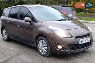 Минивэн Renault Grand Scenic 2010 в 