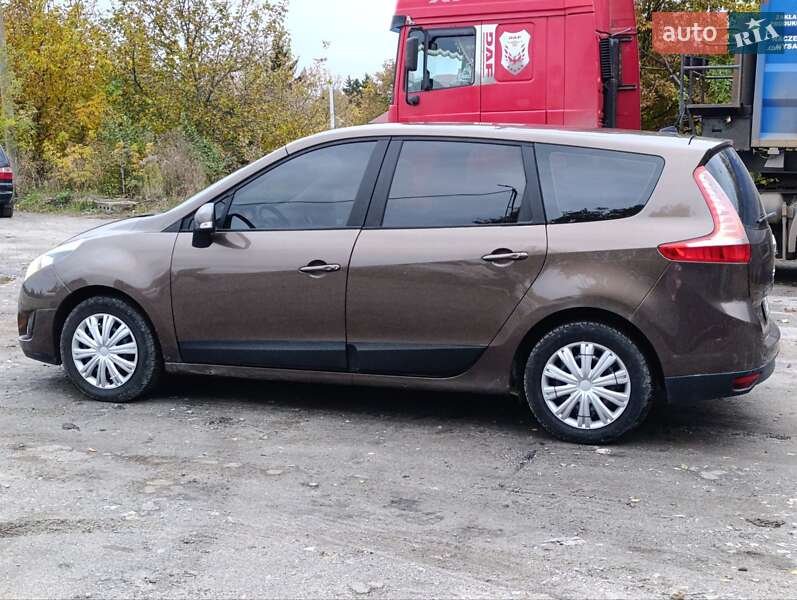 Минивэн Renault Grand Scenic 2010 в Теофиполе