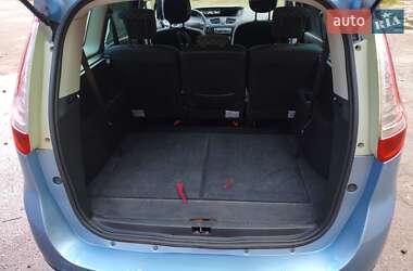 Минивэн Renault Grand Scenic 2011 в 