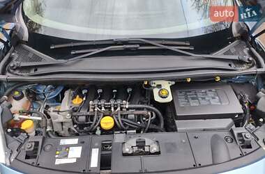 Минивэн Renault Grand Scenic 2011 в 
