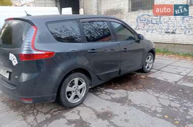 Минивэн Renault Grand Scenic 2011 в 