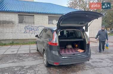 Минивэн Renault Grand Scenic 2011 в 
