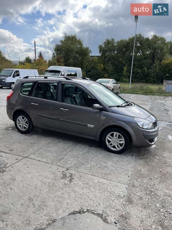 Мінівен Renault Grand Scenic 2009 в  фото Мінівен Renault Grand Scenic 2009 в
