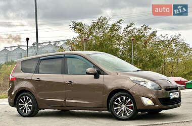 Минивэн Renault Grand Scenic 2011 в 