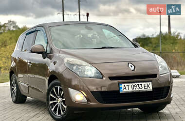 Минивэн Renault Grand Scenic 2011 в 