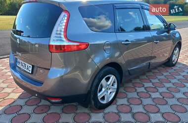Минивэн Renault Grand Scenic 2011 в 