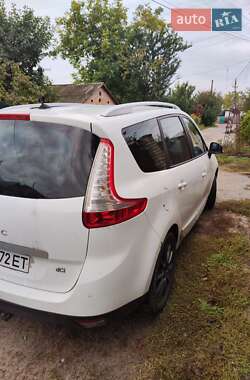 Минивэн Renault Grand Scenic 2015 в 