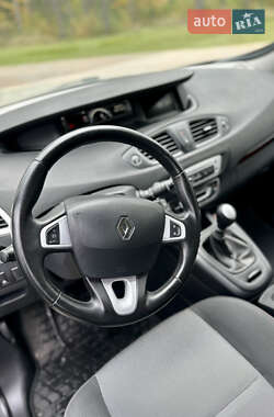 Минивэн Renault Grand Scenic 2013 в 