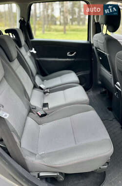 Минивэн Renault Grand Scenic 2013 в 