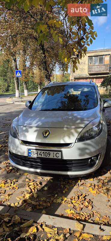 Минивэн Renault Grand Scenic 2012 в 