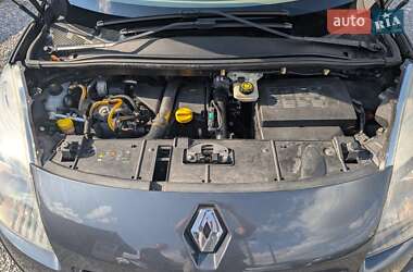 Минивэн Renault Grand Scenic 2011 в 