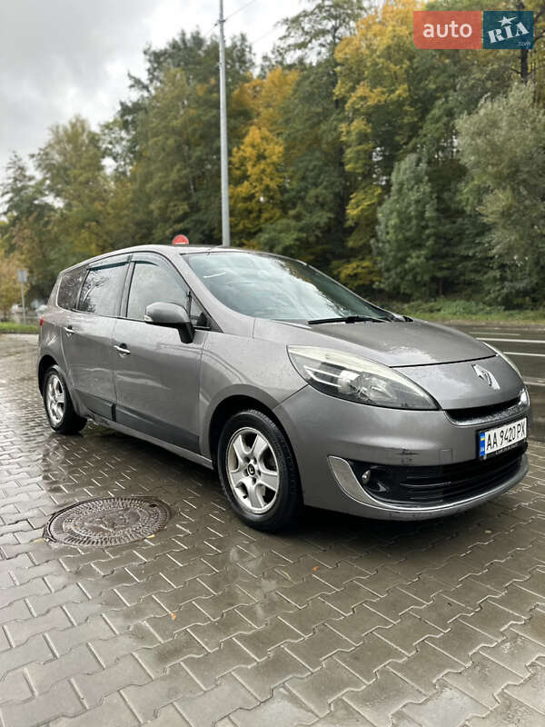 Renault Grand Scenic 2012