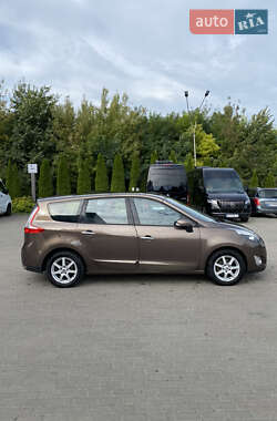 Минивэн Renault Grand Scenic 2010 в 